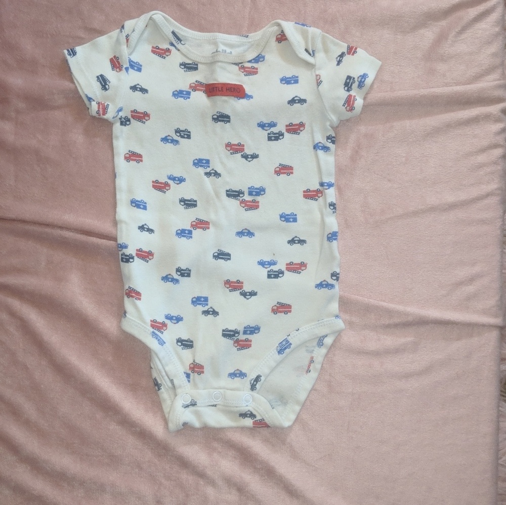 🆓 boys 6-9 month onesie